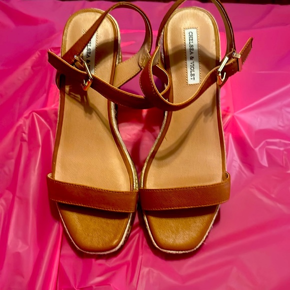 Chelsea and Violet Wedge Sandal - Picture 3 of 3